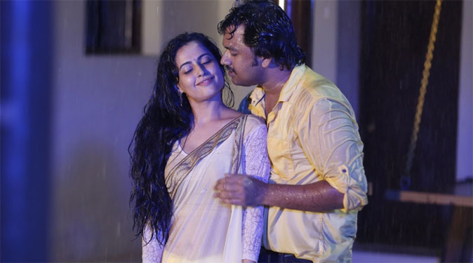 Jeeva and Disha Pandey in Kombu