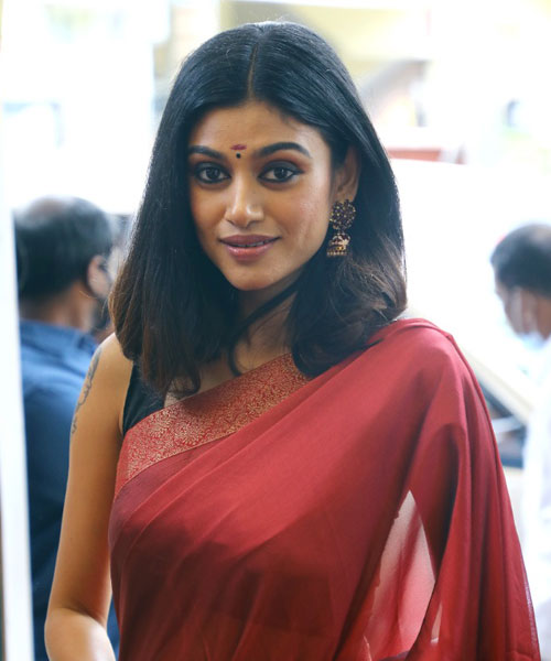 Actress Oviya