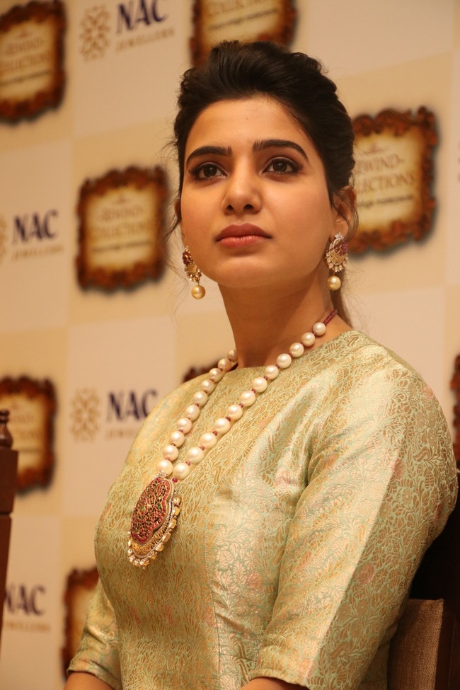 Actress Samantha Stills