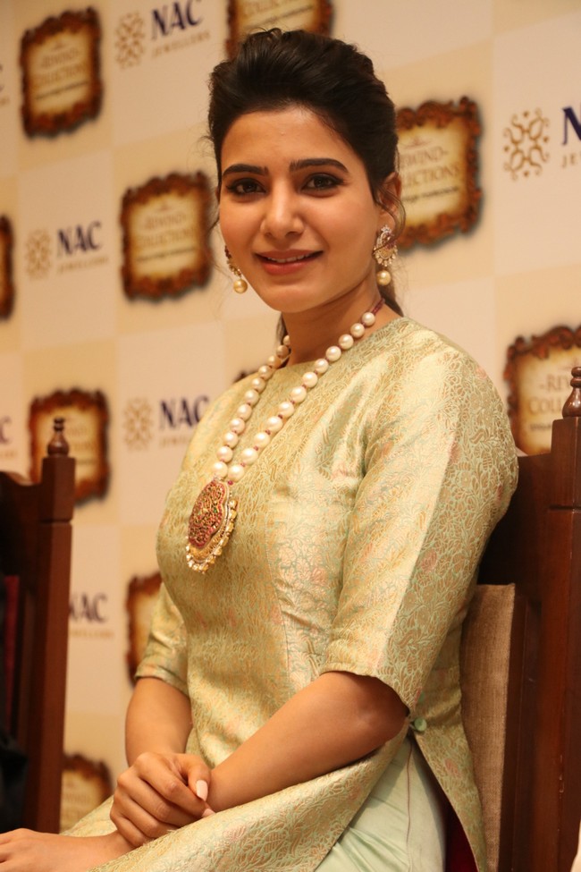 Actress Samantha Stills