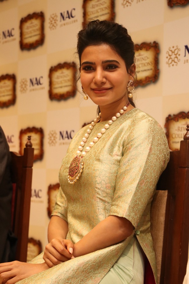 Actress Samantha Stills