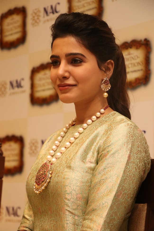 Actress Samantha Stills