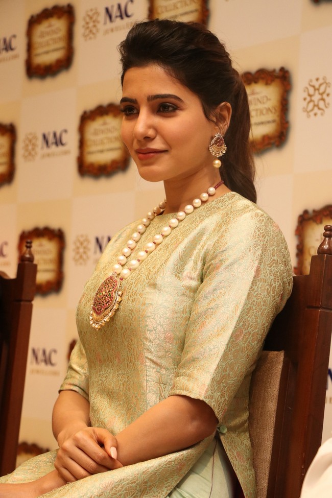 Actress Samantha Stills