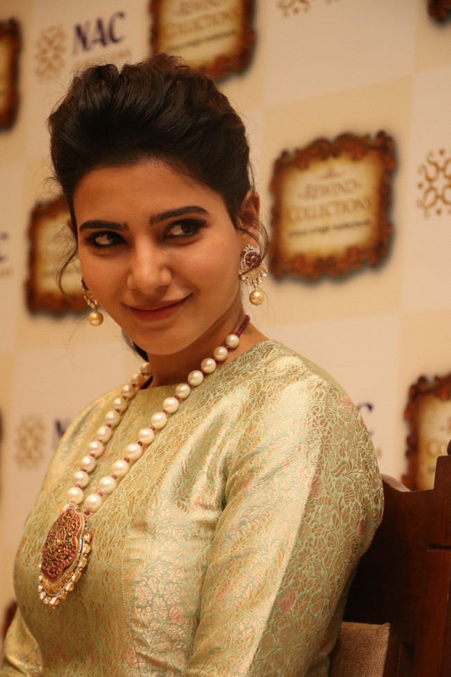 Actress Samantha Stills