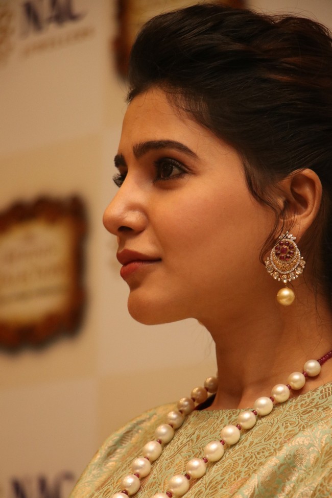 Actress Samantha Stills