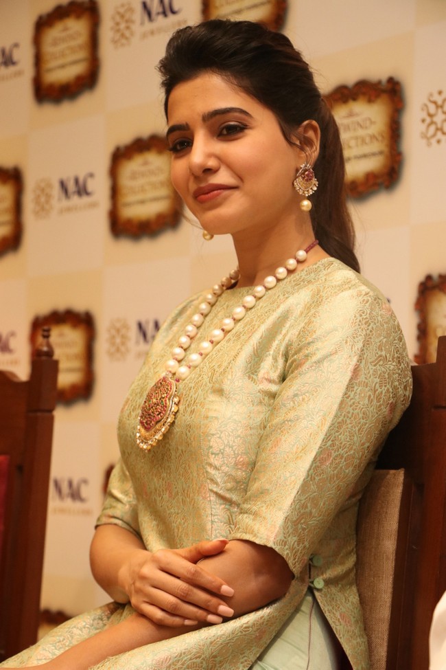 Actress Samantha Stills