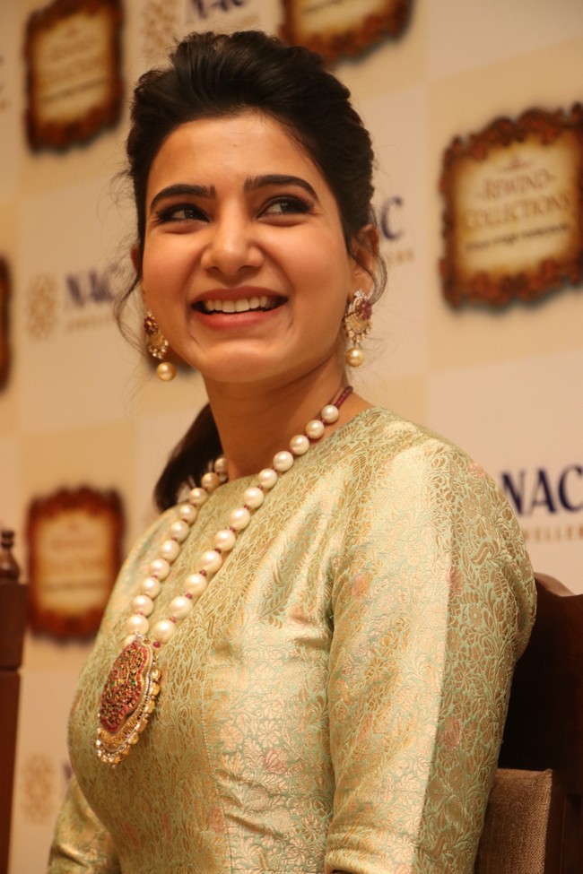 Actress Samantha Stills