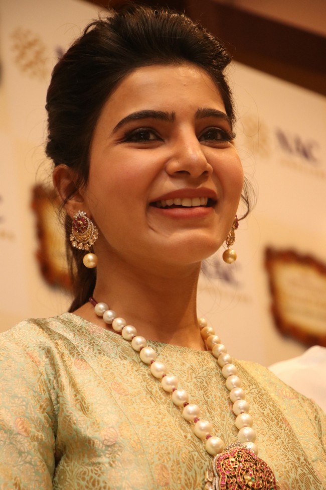 Actress Samantha Stills