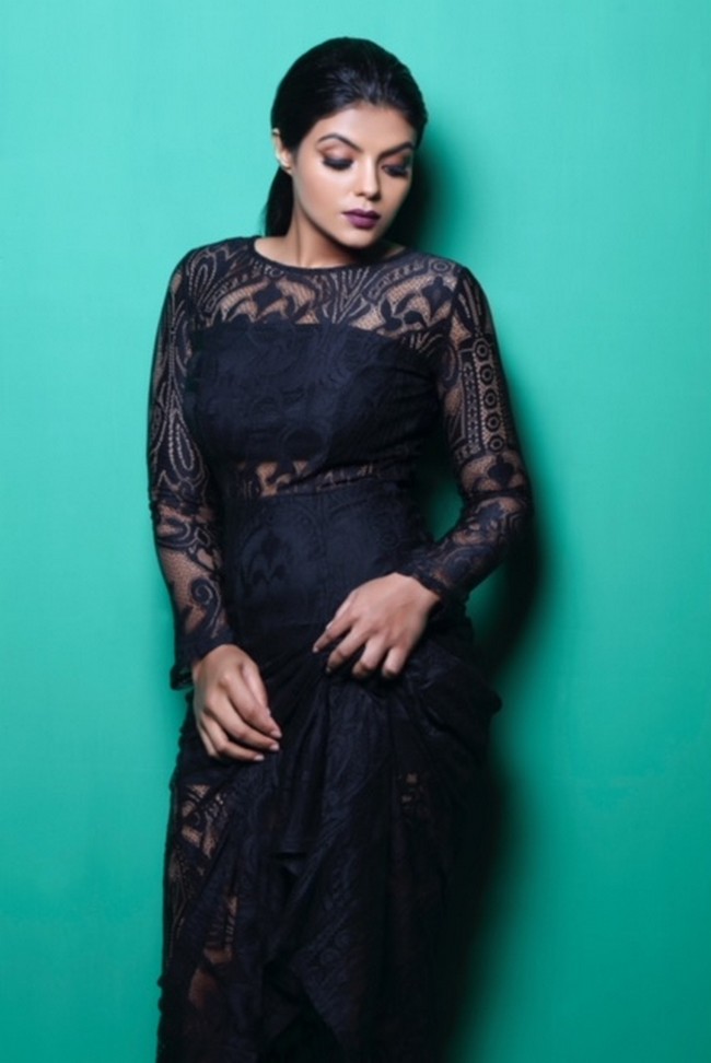 Actress Tejashree Photos