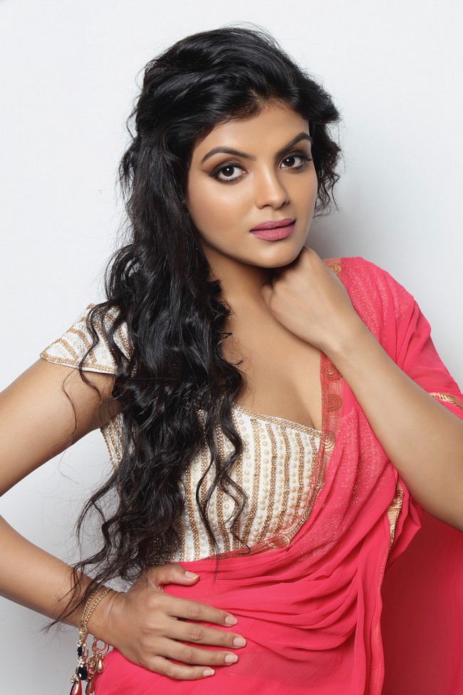 Actress Tejashree Photos