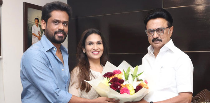 தமிழக முதல்வரைச் சந்தித்த ’வித் லவ்’ தயாரிப்பாளர்கள்!