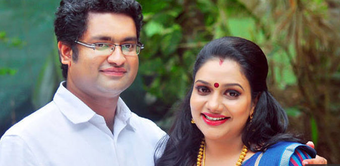 கணவரை பிரியும் பிரபல தொகுப்பாளினி
