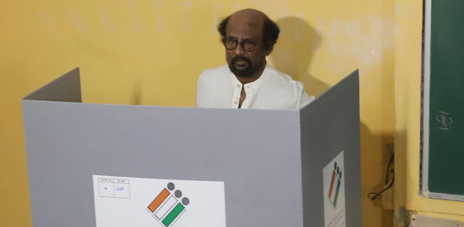 ஜனநாயக கடமையை நிறைவேற்றிய ரஜினிகாந்த்!