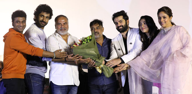 கோலிவுட் முன்னணி இயக்குநர்களின் வாழ்த்து மழையில் நனைந்த ‘தி வாரியர்’
