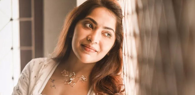 நீச்சல் உடையில் விஜே ரம்யா! - போட்டோவால் அதிர்ச்சியான ரசிகர்கள்