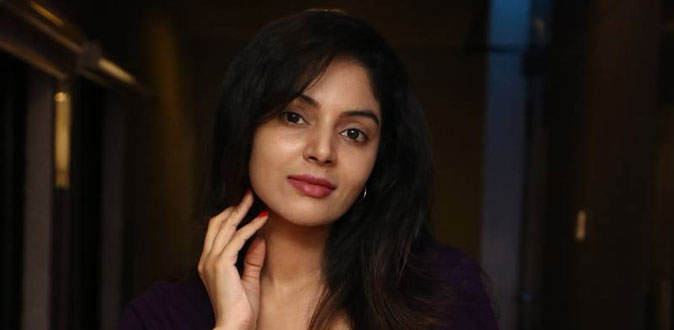 நடிகருடன் படுக்கையறையில் சனம் ஷெட்டி! - லீக்கான வீடியோவால் பரபரப்பு