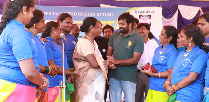 திருநங்கைகளை சாதனையாளர்களாக்கிய விஜய் சேதுபதி!