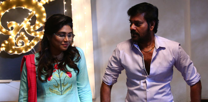 முனீஸ்வரன் சிலை முன்பு சாமியாடிய நடிகை மனிஷா யாதவ்!