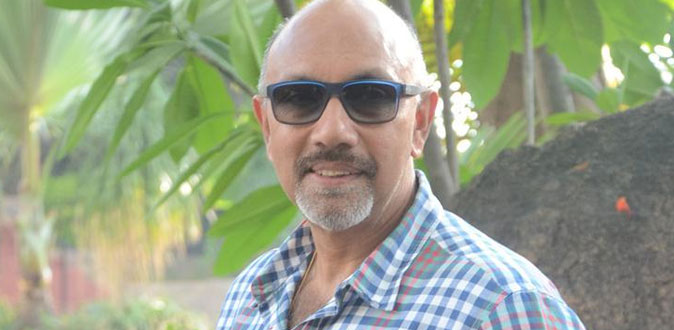 Sathyaraj in a haunted radio room!