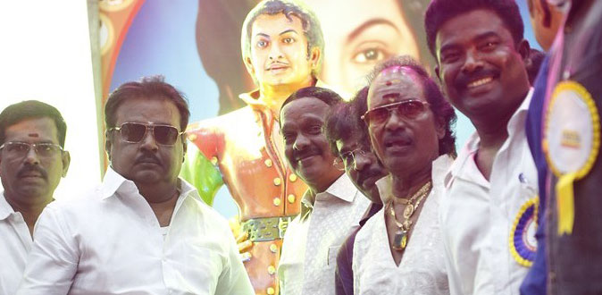 உருவசிலையை திறந்து வைத்த விஜயகாந்த்!