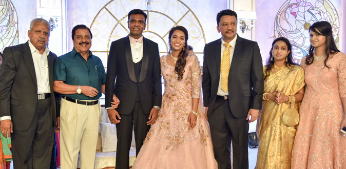 டாக்டர்.எஸ்.எம்.பாலாஜியின் மகள் திருமண வரவேற்பு! - பிரபலங்கள் நேரில் வாழ்த்து
