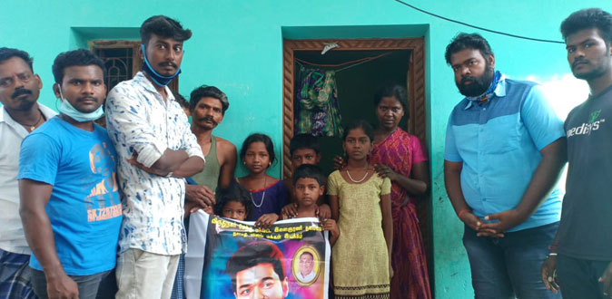 பட்டாசு தொழிலாளர்கள் குடும்பங்களுக்கு உதவிய விஜய் மக்கள் இயக்கம்!
