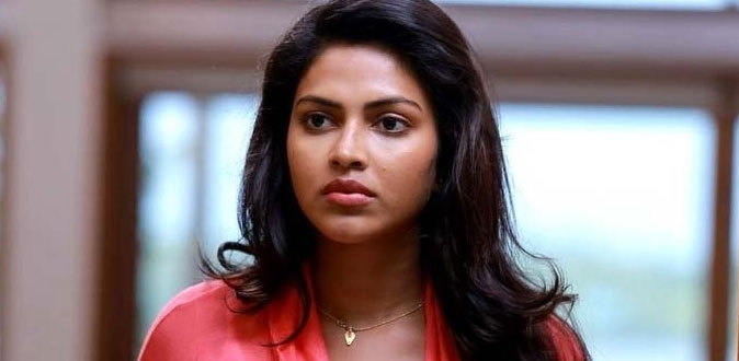 வைரலாகும் புகைப்படத்தால் சர்ச்சையில் சிக்கிய அமலா பால்!