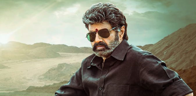 நடிகர் நந்தமுரி பாலகிருஷ்ணாவின் ’சிம்ஹா’ செண்டிமெண்ட்!