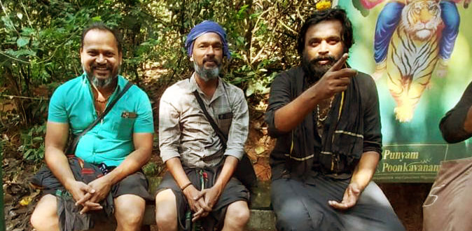 ஐயப்பனுக்கு விரதம் இருந்து சபரிமலை சென்ற ‘நந்தன்’ படக்குழு!