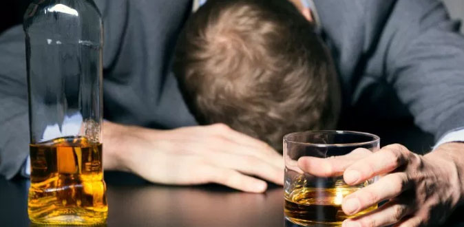 அளவுக்கு அதிகமான மது குடித்து மரணம் அடைந்த பிரபல நடிகர்!