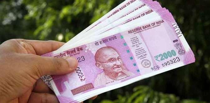 ரூ.50 ஆயிரம் கொடுத்து படுக்கைக்கு அழைத்த பிரபல நடிகர்! - நடிகையின் பகீர் புகார்