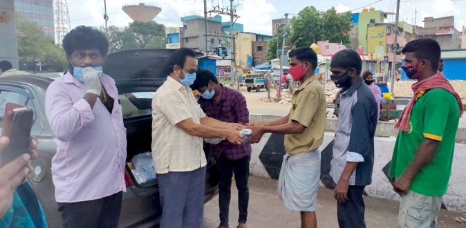 ஏழைகளுக்கு உணவு வழங்கி வரும் இசையமைப்பாளர் வி.ஆர்.ராஜேஷ்!