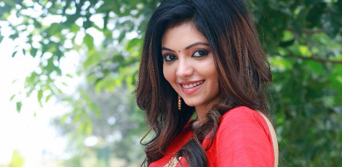 Young Actress Athulya Ravi is Too Busy in Kollywood