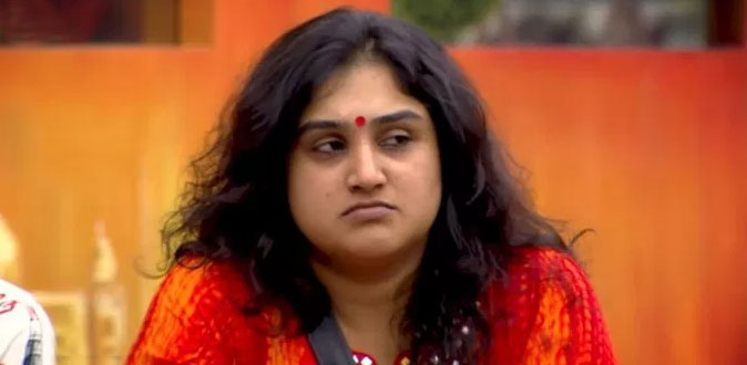 பிக் பாஸ் விதியை மீறிய வனிதா! - கடுப்பில் விஜய் டிவி