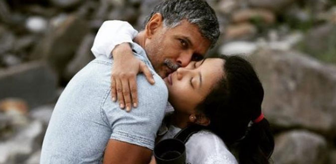 படு கவர்ச்சி படத்தை வெளியிட்ட மனைவி! - அதிர்ச்சியில் பிரபல நடிகர்