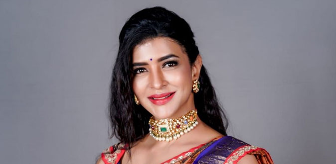 அந்தரத்தில் பறந்த நடிகை லக்‌ஷ்மி மஞ்சு! - வைரலாகும் அதிரடி ஆக்‌ஷன் வீடியோ