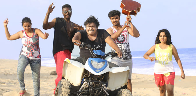 ஒரே சமயத்தில் நான்கு மொழிகளில் மகனை அறிமுகப்படுத்தும் மன்சூரலிகான்!