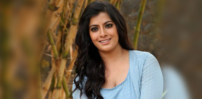 வரலட்சுமி படப்பிடிப்பில் பயங்க தீ விபத்து! - உயிர் பலியால் பரபரப்பு
