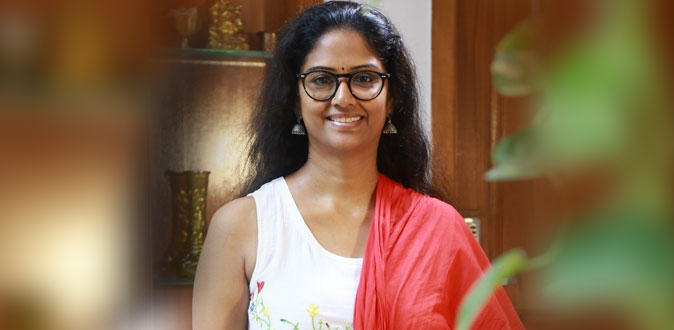 ’காலா’ வை தொடர்ந்து வாரிசு நடிகர் படத்தில் ஒப்பந்தமான ஈஸ்வரி ராவ்!