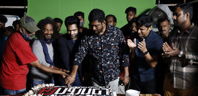 ’மாநாடு’ படப்பிடிப்பு முடிந்தது! - படக்குழுவினருக்கு பரிசளித்த சிலம்பரசன்