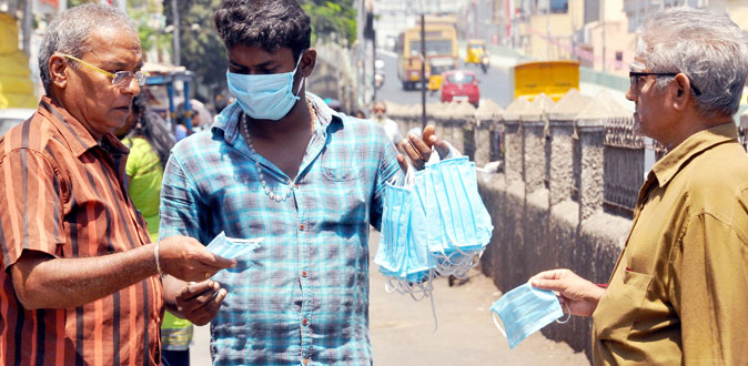 கொரோனாவால் ஏற்பட்ட வறுமை! - மாஸ்க் வியாபாரத்தில் ஈடுபடும் கோலிவுட் நடிகர்கள்