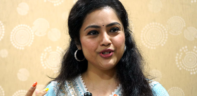 நடிகை மீனா வெளியிட்ட ’மாயத்திரை’ பாடல்