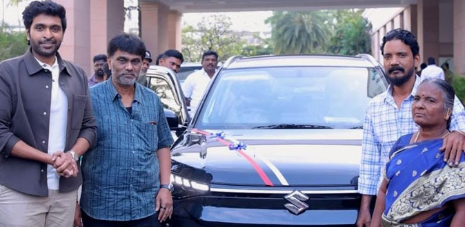 படம் வெளியாவதற்கு முன்பே ‘சிறை’ இயக்குநருக்கு கார் பரிசளித்த தயாரிப்பாளர்!