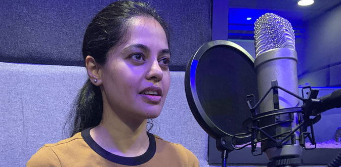’யாருக்கும் அஞ்சேல்’ டப்பிங்கை தொடங்கிய பிந்து மாதவி
