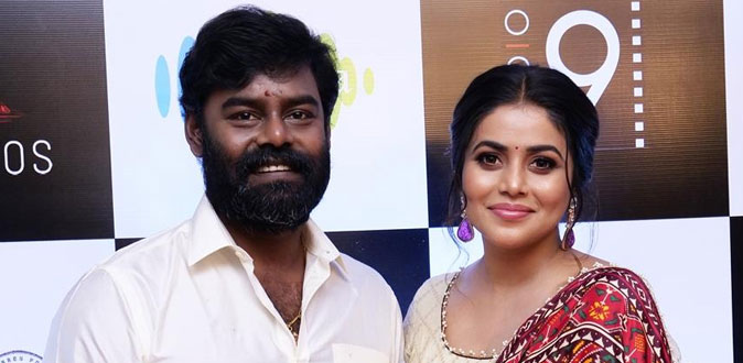 ஆர்.கே.சுரேஷின் நடிப்பு ‘விசித்திரன்’ படத்துக்கு முதுகெலும்பு! - நடிகை பூர்ணா பாராட்டு