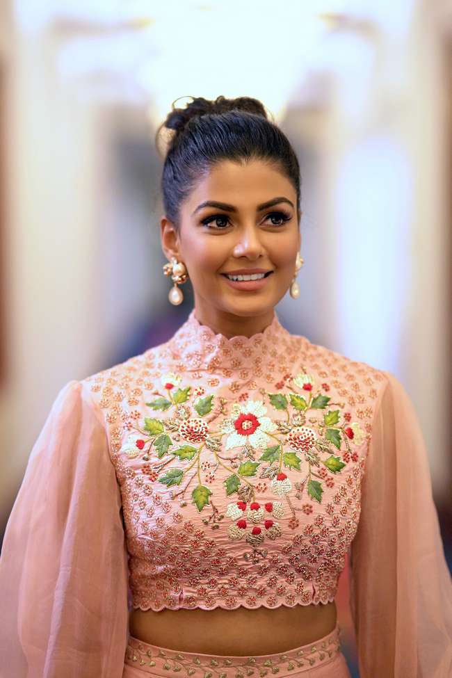 Anisha Ambrose 05