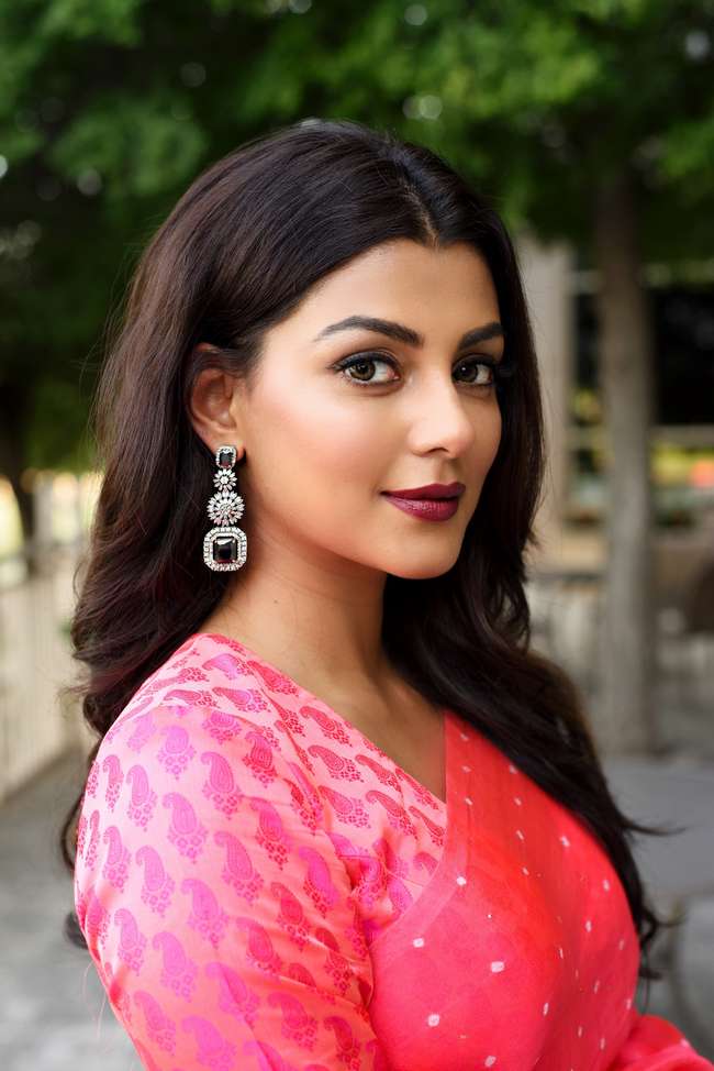 Anisha Ambrose 04