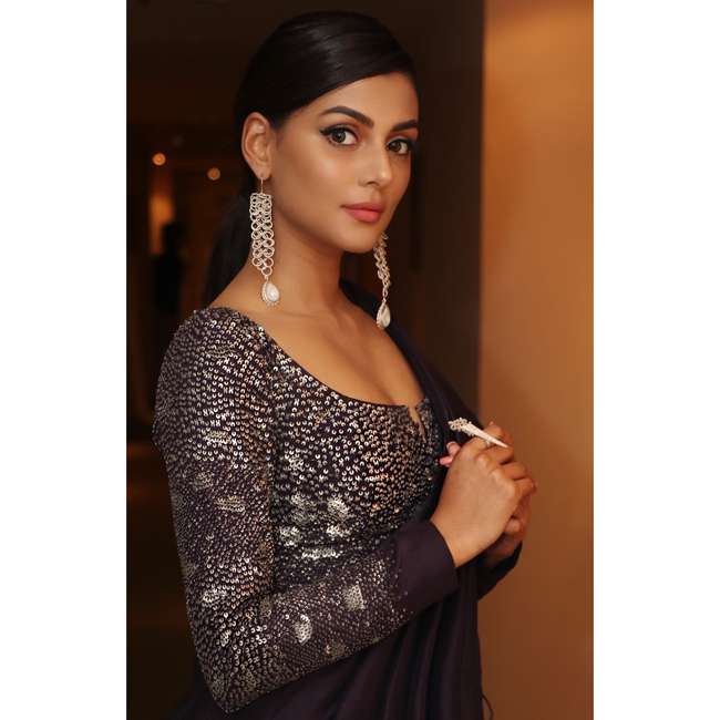 Anisha Ambrose 03